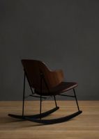 Billede af Audo Copenhagen The Penguin Rocking Chair SH: 42 cm - Natural Oak/Leather Brown