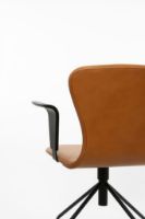 Billede af Bruunmunch PLAYChair Swing Fully Upholstered w. Armrest  - Black/Cognac Basic Leather