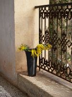 Billede af Ferm Living Spun Alu Vase H: 41,9 cm - Black