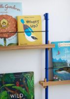 Billede af Moebe Magazine Shelving 123x85 cm - Oak/Deep Blue