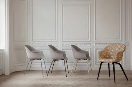 Vis produkter i varegruppen GUBI Spisebordsstole Billede til varegruppe GUBI Spisebordsstole