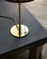 Billede af GUBI 9205 Table Lamp H: 57 cm - Brass/Bamboo 