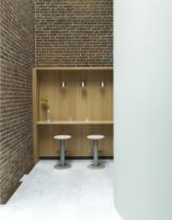 Billede af Normann Copenhagen Pole Barstol H: 75 cm - Grå Stål/Fyrretræ