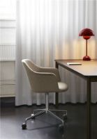 Billede af &Tradition HW50 Rely Upholstered Armchair w. 4 Star Swivel Base & Wheels SH: 45,5 cm - Polished Aluminium/Re-Wool 0218