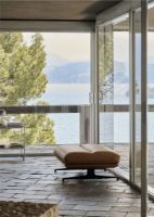 Billede af &Tradition Inland AV32 Pouf H: 37 cm - Noble Cognac Leather/Warm Black