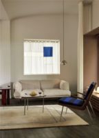 Billede af &Tradition Inland AV22 Sofa SH: 40 cm - Noble Black Leather/Polished Aluminium
