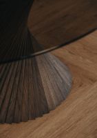 Billede af VIA Copenhagen Hyperbel Sofabord Ø: 100 cm - Smoked Oak/Clear Glass