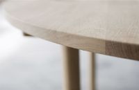 Billede af Bernstorffsminde Møbelfabrik Brú Spisebord Rundt Ø: 130 cm - Sæbebehandlet Eg