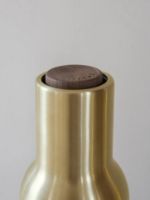 Billede af Audo Copenhagen Bottle Grinder 2-pack H: 20,5 cm - Brushed Brass/Walnut