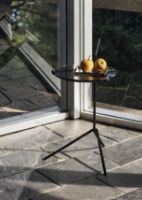 Billede af &Tradition Halten SH9 Side Table H: 65,7 cm - Warm Black Steel/Smoked Cast Glass