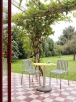 Billede af HAY Ceramic Table Ø: 70 cm - Bright Yellow 