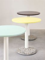 Billede af HAY Ceramic Table Ø: 70 cm - Bright Yellow 