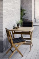 Billede af Cane-line Outdoor Flip Klapbord + Flip Foldestole inkl. Sæde- og Ryghynde Havemøbelsæt - Teak/Dark Grey