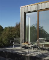 Billede af Normann Copenhagen Outdoor Vig Robinie Bord + Vig Lænestole Havemøbelsæt - Grå/Olieret Træ