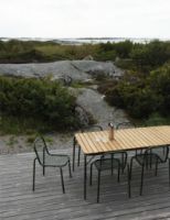 Billede af Normann Copenhagen Outdoor Vig Robinie Bord + Vig Stole Havemøbelsæt - Mørkegrøn/Olieret Træ