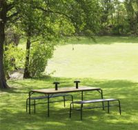 Billede af Normann Copenhagen Outdoor Vig Robinie Bord + Vig Bænke Havemøbelsæt - Sort/Olieret Træ