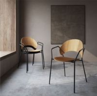 Billede af Eva Solo Dosina Spisebordsstol m. Armlæn SH: 46 - Sort Eg