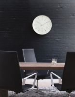 Billede af Arne Jacobsen Bankers Vægur Ø: 16 cm - Hvid/Sort/Rød
 