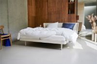 Billede af Auping Noa Sengeramme inkl. Solid hovedgærde og høje hjul 180x200 cm - Soft White