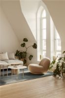 Billede af GUBI IOI Coffee Table Round Ø: 70 cm - Black Semi Matt/Brass Sphere/Rippled Beige 