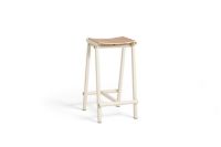 Billede af HAY Taburete 8 Bar Stool Low - Eggshell Powder Coated Base/Lacquered Oak Veneer