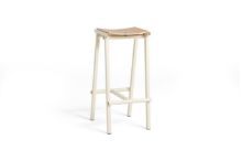Billede af HAY Taburete 8 Bar Stool High - Eggshell Powder Coated Base/Lacquered Oak Veneer