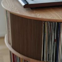 Billede af Kristian Juul Højtalerskjuler til Display LUNA - Valnød