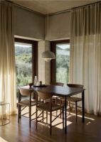 Billede af &Tradition Drip HW115 Dining Table L: 143 cm - Oak & Black Base 