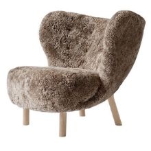 Billede af &Tradition Little Petra VB1 Lounge Chair  - Oiled Oak/Sheepskin Sahara
