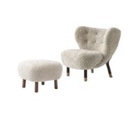 Billede af &Tradition Little Petra VB1 Loungechair Limited Edition & ATD1 Pouf SH: 40 cm - Oiled Walnut/Sheepskin Moonlight/Brass