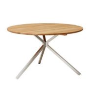 Billede af Form & Refine Frisbee Round Table Ø: 120 cm - Oiled Oak/Matt Chrome Steel UDSTILLINGSMODEL 