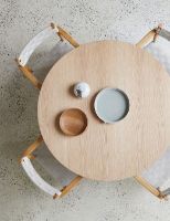Billede af Form & Refine Frisbee Round Table Ø: 120 cm - Oiled Oak/Matt Chrome Steel UDSTILLINGSMODEL 
