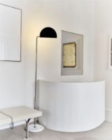 Billede af DCW Editions Mezzaluna Floor Lamp H: 210 cm - Hvid Marmor/Sort Lampeskærm