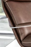 Billede af BERG Furniture Nasa Høj Åben Arm Lænestol m. Justerbar Nakkepude SH: 46 cm - Mat Aluminium/Berg Soft Sort Læder