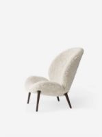 Billede af Vipp 466 Lodge Lounge Chair Low H: 96,1 cm - Dark Oak/Curly 09 Off-white