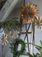 Billede af Bloomingville Cedar Krans Ø: 70 cm - Grøn m. Kunstige Blomster